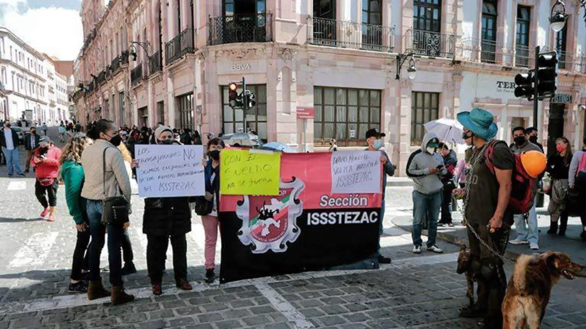 Trabajadores del gobierno del estado bloquearon el centro de Zacatecas